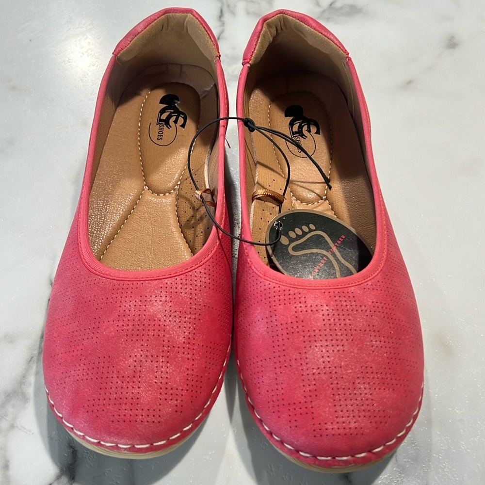 GC Shoes Pink, Round Toe Slip On New Size 9.5